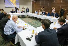 Počeo sastanak stranaka Trojke i HDZ-a u Konjicu