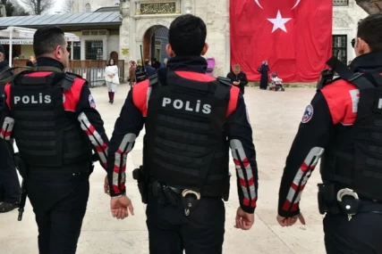 Desetine ljudi privedeno na zabranjenoj Povorci ponosa u Istanbulu