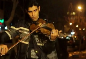 Umjetnost kao otpor: Violinista svirao u centru Teherana dok su padale izraelske bombe