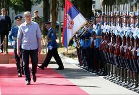 Vučić potvrdio: Redovni vojni rok će se vratiti