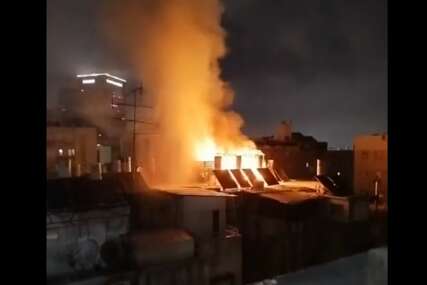 Zgrada u Tel Avivu u plamenu nakon najnovijeg iranskog raketiranja (VIDEO)