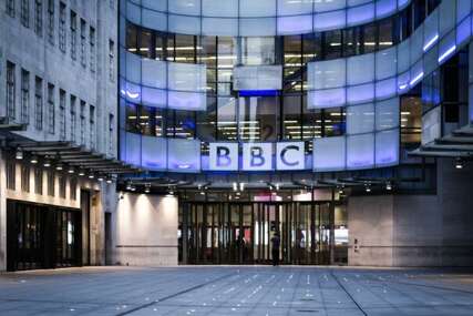 Više od 400 javnih ličnosti traži smjenu člana uprave BBC-a zbog pristrasnosti prema Izraelu
