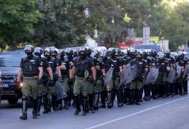 MUP Srbije: Kod Pravnog fakulteta privedene 23 osobe, policija nije ušla u prostorije