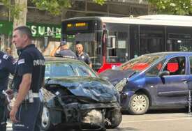 Beograd: U potjeri za vozačem ukradenog automobila povrijeđene tri osobe