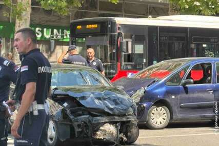 Beograd: U potjeri za vozačem ukradenog automobila povrijeđene tri osobe