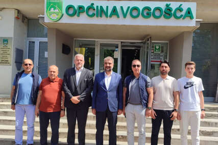 Koga je iz Turske ugostio Migdad Hasanović u Vogošći?