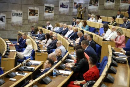 Prekinuta sjednica Doma naroda PSBiH, pogodite ko se nije pojavio?