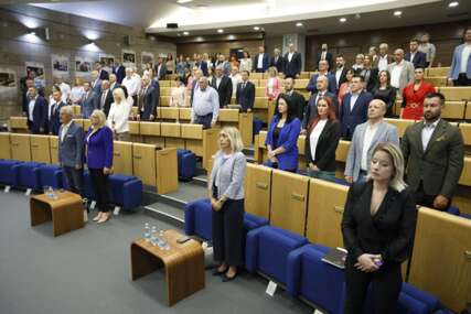 Počela sjednica Doma naroda PFBiH, delegati o pravu porodilja na prisustvo pratnje tokom poroda (FOTO)