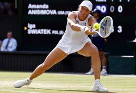 Swiatek pregazila Anisimovu i prvi put osvojila Wimbledon