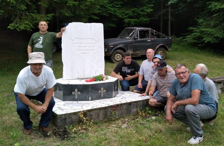 FOTO: KASIM MUĐANOVC KASE SA DIJELOM SABORACA NA RAVNOM NABOŽICU
