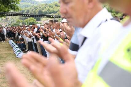 Bosnainfo uživo iz Srebrenice: Dan tuge, sjećanja i dostojanstva (FOTO+VIDEO)