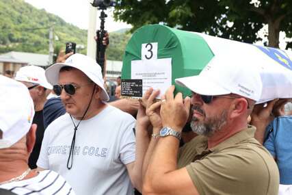 Klanjana dženaza za još sedam žrtava genocida u Srebrenici (FOTO)