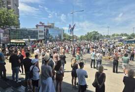 Osam mjeseci od pada nadstrešnice: Građani odali poštu stradalima u Novom Sadu