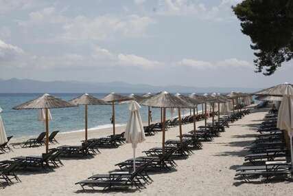 Plaže zjape prazne na crnogorskom primorju: Šire se fotografije na društvenim mrežama (FOTO)