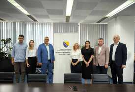 Potpisani ugovori vrijedni dva miliona KM za<br>unapređenje upravljanja otpadom u Federaciji BiH
