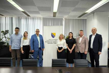 Potpisani ugovori vrijedni dva miliona KM za<br>unapređenje upravljanja otpadom u Federaciji BiH
