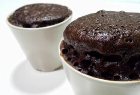 Sufle iz mikrovalne: Čokoladna rapsodija spremna za 5 minuta