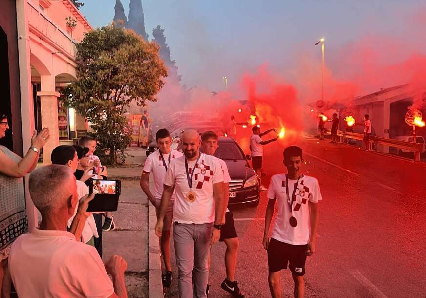 FOTO: USTUPLJENE TOTOGRAFIJE