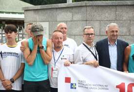 Ultramaratonci iz Vukovara stigli u Potočare: Suživot, tolerancija, jednakost za sve (FOTO)
