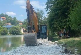 Bageri pokušali ponovo rušiti obalu Vrbasa u Banjoj Luci!