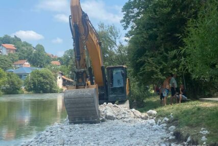 Bageri pokušali ponovo rušiti obalu Vrbasa u Banjoj Luci!