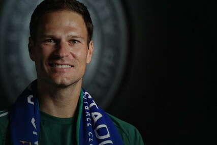 Asmir Begović zvanično predstavljen u Leicesteru
