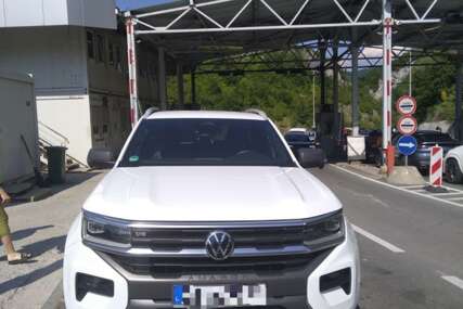 Brojne akcije policije: Hapšenje zbog droge, falsifikovanja isprava, šverca automobila  
