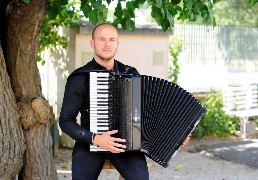 FOTO: USTUPLJENA FOTOGRAFIJA