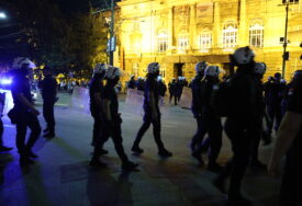 Pogledajte potresan video tokom napada policije na studente: "Udrite, mlatite, ne dam!"