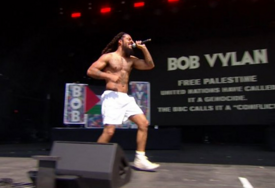 BBC suspenduje osoblje zbog emitovanja nastupa grupe Bob Vylan na Glastonburyju (VIDEO)