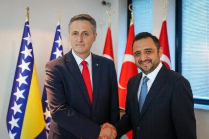 Bećirović osudio pokušaj puča u Turskoj: Herojski zaustavljen državni udar!