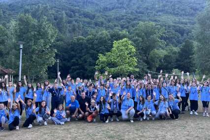 Gradonačelnik Ćatić na druženju sa članovima Odreda izviđača na Boračkom jezeru (FOTO)