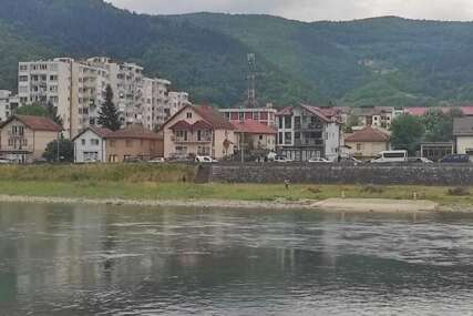 Osuđenici KPZ Sarajevo-odjeljenje Ustikolina čistili priobalje Drine u Goraždu