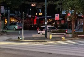 Drama u naselju Dobrinja: Policajci s dugim cijevima uhapsili muškarca