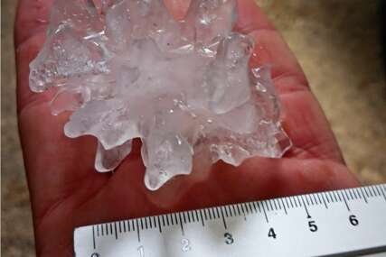Nevrijeme pogodilo Karlovac, padao grad promjera 5 centimatara