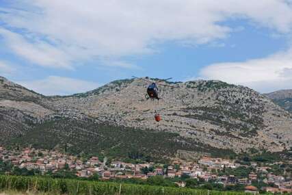 Požar na Leotaru, kod Trebinja, i dalje aktivan