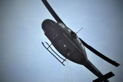 Helikopter OS BiH stiže u pomoć gasiteljima požara Mostaru