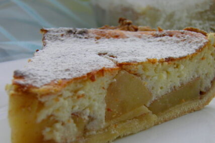 Ljetna lagana poslastica: Kolač od jabuka i svježeg sira