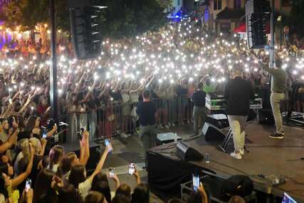 Konjičko ljeto i Dani dijaspore "Konjic u srcu BiH" posjetiocima pružili ugodne trenutke uz cjelovečernji koncert Mirze Selimovića (FOTO)