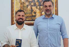 Kristijanu Iličiću uručen diplomatski pasoš BiH: "Ovo priznanje daje motivaciju da radim ono što volim"
