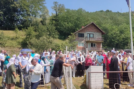 Majke i žene Srebrenice i Podrinja posjetile stratišta ubijenih u genocidu 1995.