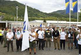 OKOM KAMERE BOSNAINFO Hiljade učesnika Marša mira stiglo u Potočare (FOTO)