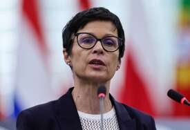 Marta Kos održala govor u Potočarima: Srebrenica se desila za mog života, dužnost je da se sjećamo