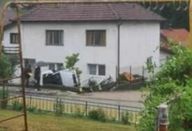 Jedna osoba poginula, dvije teško povrijeđene u saobraćajnoj nesreći u Tuzli