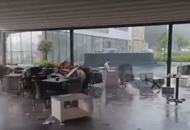 Nevrijeme u Bihaću, vjetar nosio sve pred sobom (VIDEO)