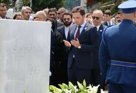 Premijer Uk: Istina o Srebrenici je naša moralna obaveza