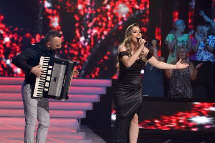 Nina Karahođa napunila baterije u Hrvatskoj: Finalistkinja Zvezda Granda uživa sa suprugom i kćerkicom (FOTO)