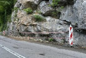 BIHAMK - Apel vozačima da prilagode vožnju uslovima, odroni prijete širom BiH