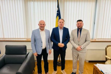 Održan sastanak u Vladi FBiH o poboljšanju statusa uposlenih u Poreznoj upravi FBiH