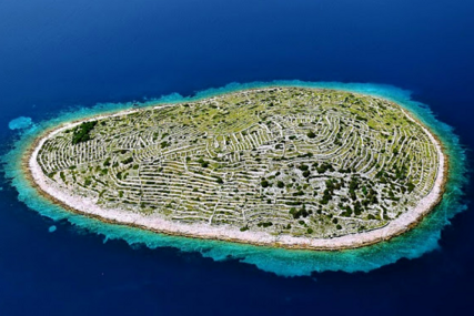 Jeste li čuli za hrvatski otok koji izgleda kao otisak prsta?
